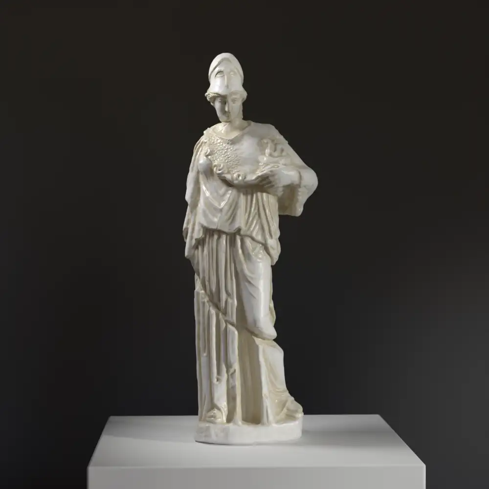 Escultura de Atenea sosteniendo una cista con detalles en resina.