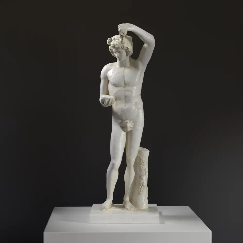 Escultura de Baco en el Palacio de Versalles, Francia, mostrando detalles intrincados.