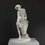Escultura del Niño quitándose una espina en resina con acabado de pátina.