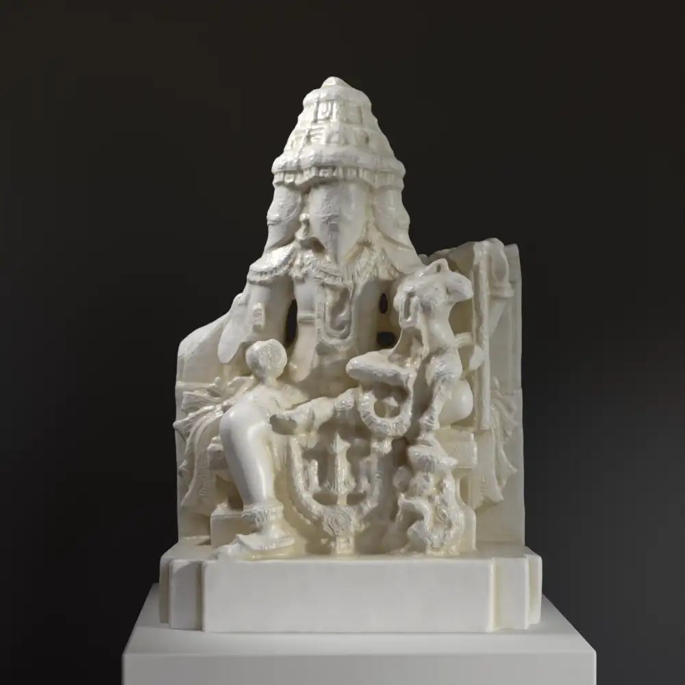 Escultura de Brahma en resina con efecto de mármol y bronce.