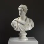 Busto de Cómodo con detalles de su rostro y cabello.
