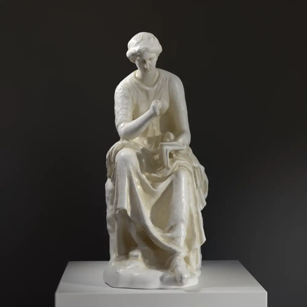 Escultura de Calíope en resina con acabado de mármol y bronce.
