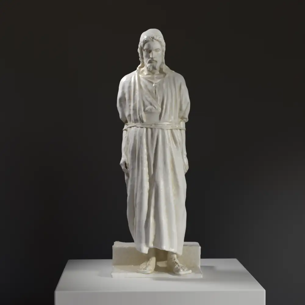 Escultura de Cristo Presentado al Pueblo en resina con acabado en mármol y bronce.