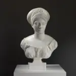 Busto de Claudia Olympias en resina con acabado de mármol y bronce.