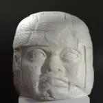 Busto del Monumento de Cabeza Colosal, escultura olmeca en resina.