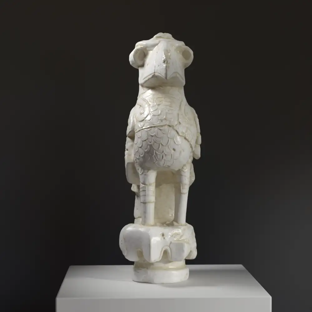 Escultura de la Estatua Colosal de un Pájaro en resina con pátina.