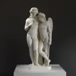 Escultura de Cupido encendiendo la antorcha de Himeneo en el Museo Británico de Londres.