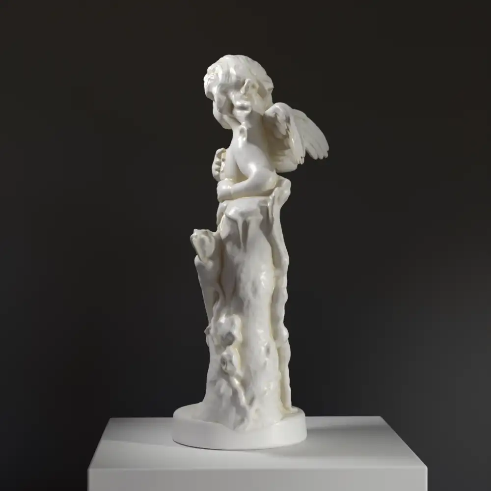 Escultura de Cupido probando una de sus flechas, réplica de una obra del siglo XVIII.