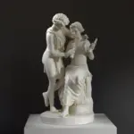 Escultura de Daphnis y Chloe en El Louvre de París, mostrando a Daphnis serenando a Chloe.
