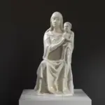 Escultura de la Madonna Entronizada en resina con acabado de pátina.