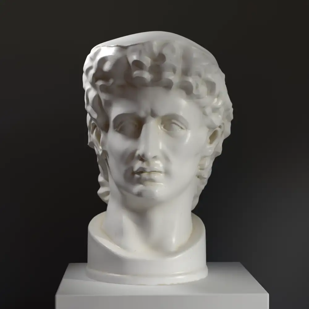 Busto de Gaius Julius Caesar Augustus en resina, mostrando detalles intrincados.
