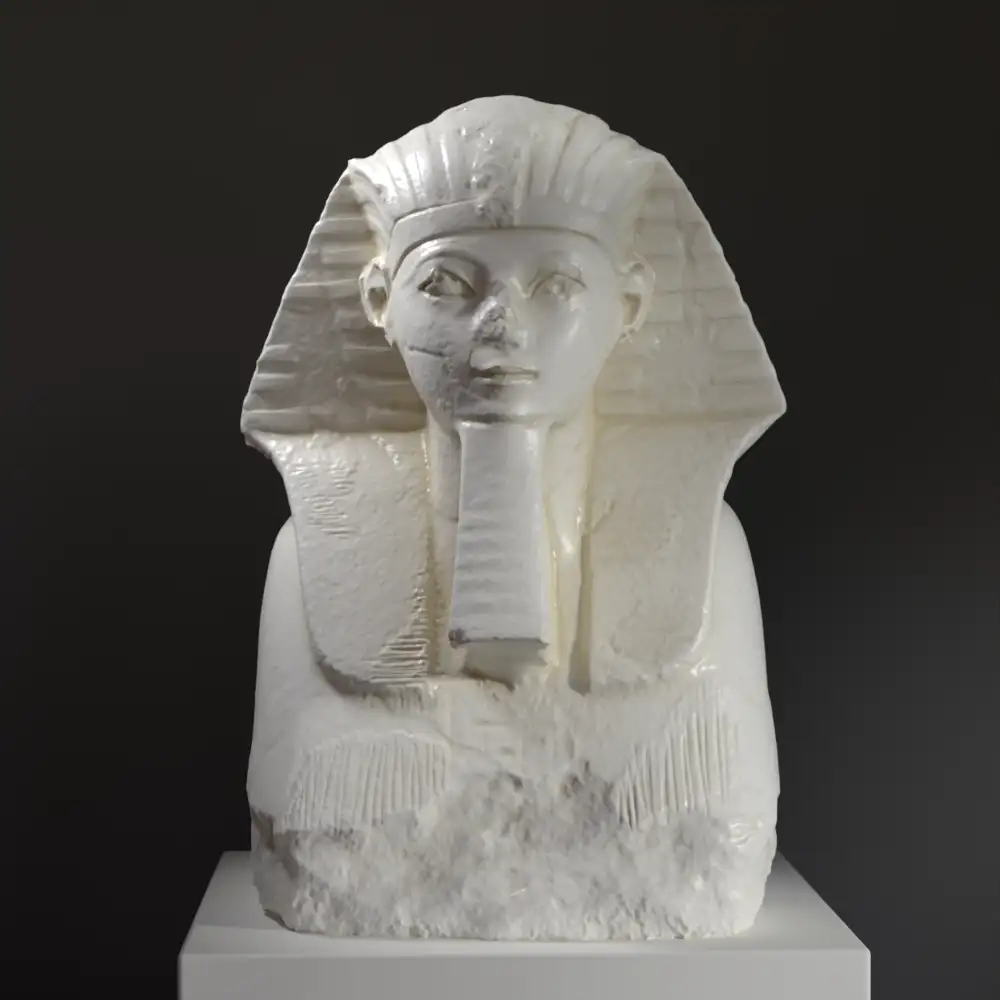 Busto de Cabeza y Hombros de una Esfinge de Hatshepsut en resina con pátina que imita mármol.