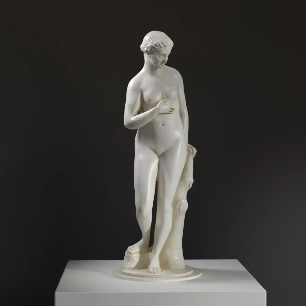 Escultura de L'Amitié (Amistad) en el Louvre de París, una figura femenina desnuda que simboliza la amistad.