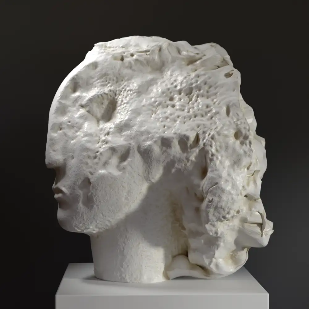 Escultura de Cabeza de Cuarcita de una Mujer I en resina con acabado que imita mármol y bronce.