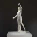 Escultura del Fauno Rondanini en el Museo Británico, réplica en resina con acabado de pátina.