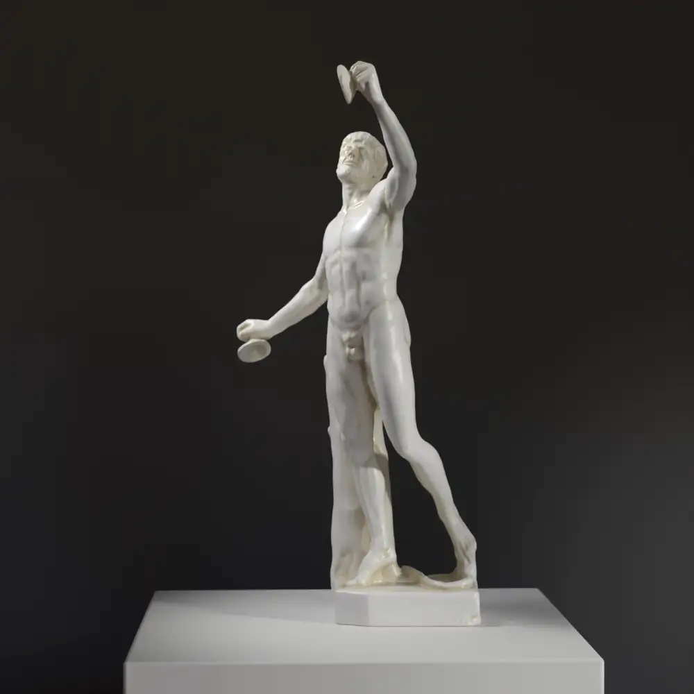 Escultura del Fauno Rondanini en el Museo Británico, réplica en resina con acabado de pátina.