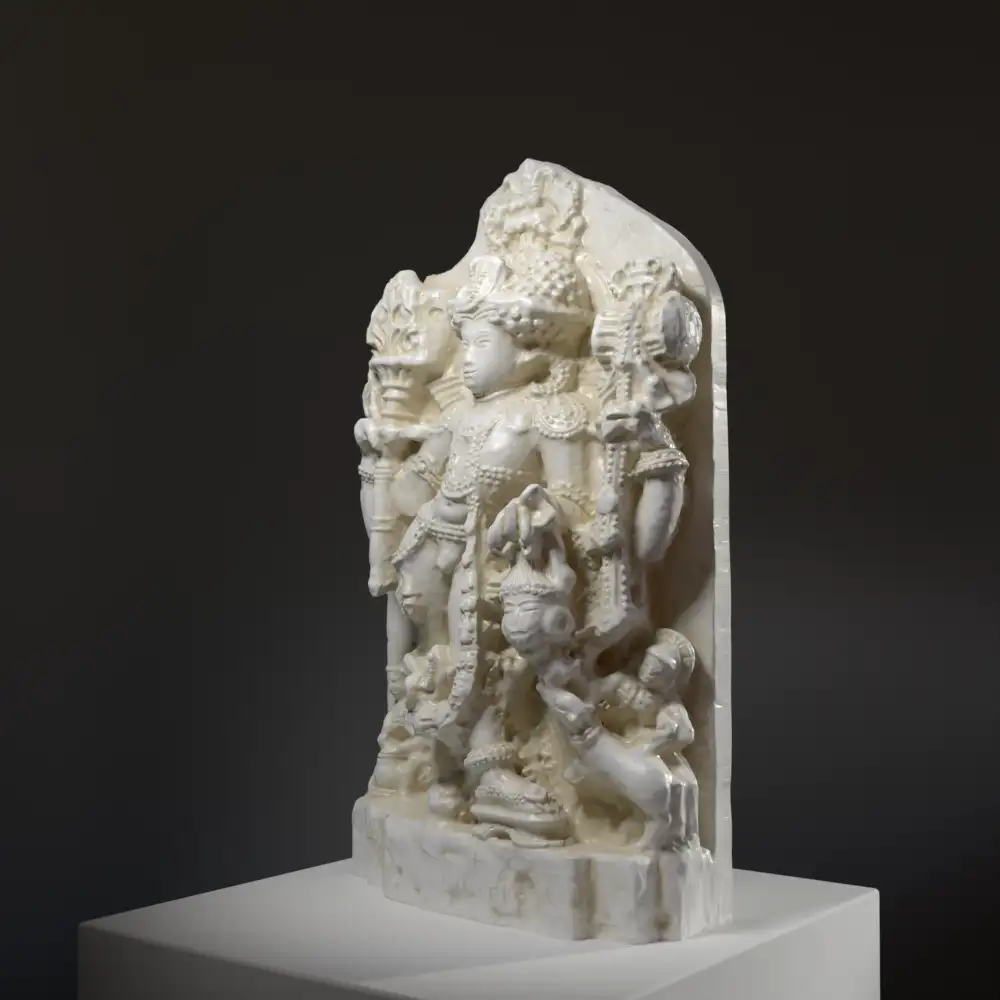 Escultura de Bhairava con el cráneo de Brahma en sus manos.