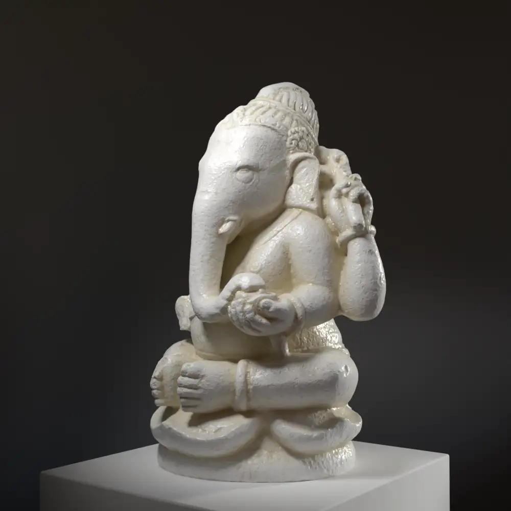 Escultura de Ganesha en resina con efecto de mármol y bronce.