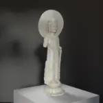 Escultura del Bodhisattva como Loto en el Museo Guimet de París.