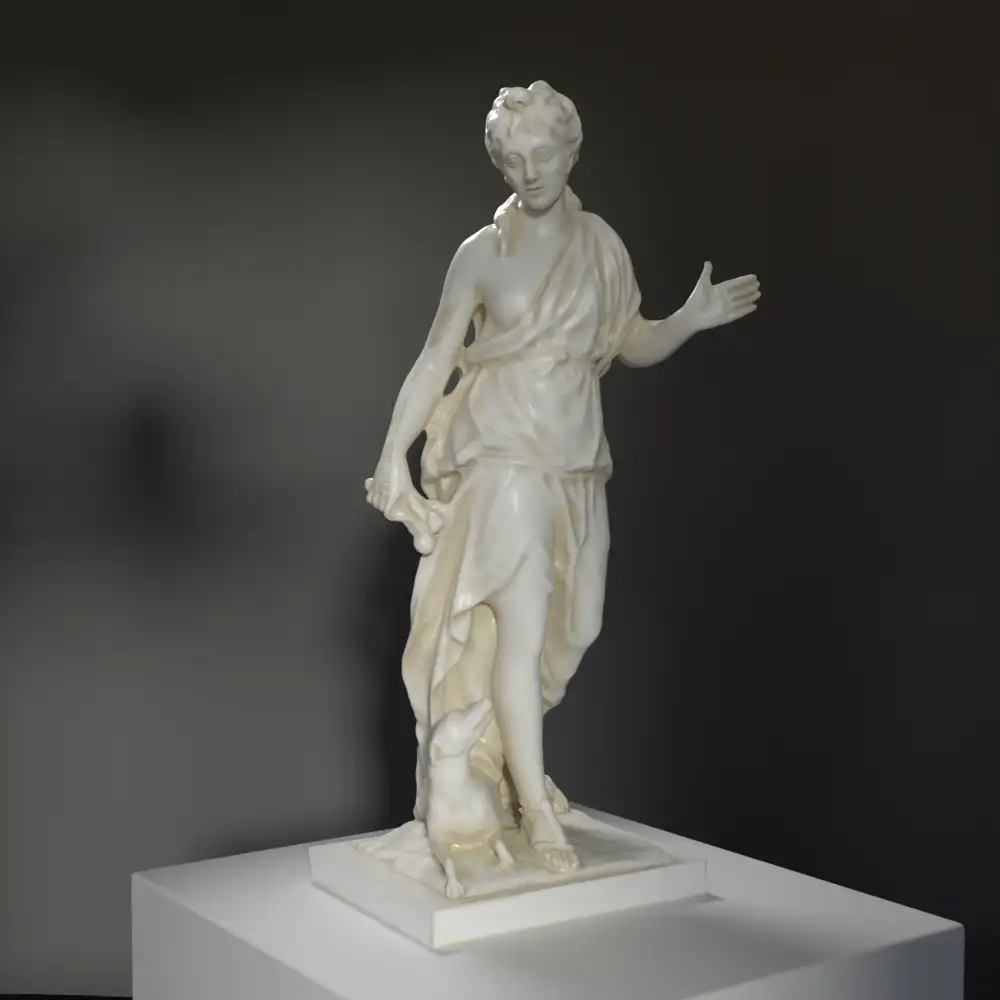 Escultura del Compañero de Diana en el Louvre de París, Francia.