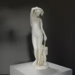 Escultura del Crepúsculo de August Weizenberg, destacando su elegancia y detalles intrincados.