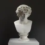 Busto de Antinoo como Dionisio con corona de hiedra.