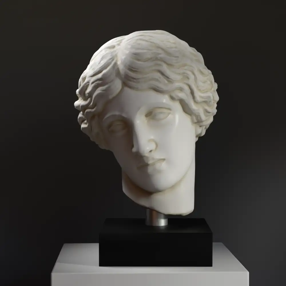 Busto de una Amazona en resina con acabado de mármol y bronce.