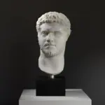 Busto de Caracalla en resina con pátina de mármol y bronce.