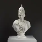 Busto de Minerva en resina con acabado que imita mármol y bronce.