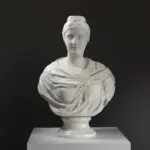 Busto de Faustina la Mayor en resina con acabado en mármol y bronce.