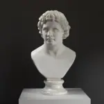 Busto de un Rey Helenístico en resina de alta calidad con detalles intrincados.