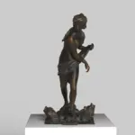 Sculpture de Galatée en résine, représentant une figure classique.