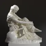 Sculpture de Sappho, représentant une poétesse antique en profonde introspection.