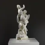 Sculpture de Saturne enlevant Cybèle, réplique au Louvre de Paris.