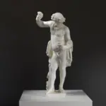 Sculpture de Silène, compagnon de Dionysos, au Louvre Paris.