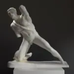 Statue d'un Gaulois combattant en résine, représentant un guerrier blessé.