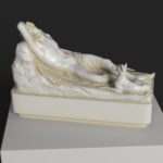 Sculpture d'Endymion Endormi en résine avec effet de patine marbrée et bronze.