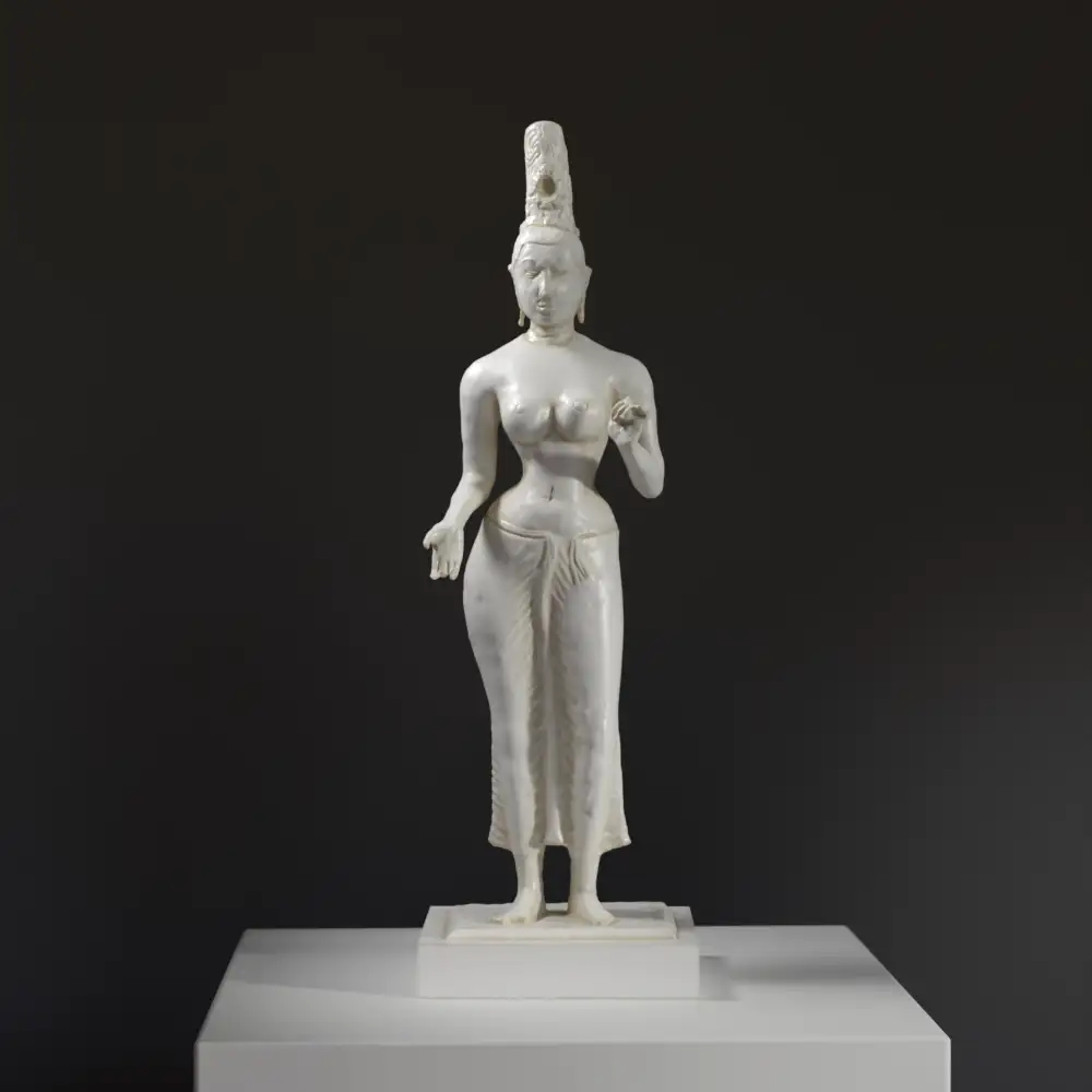 Sculpture de la Bodhisattva Tara en résine avec une patine élégante.