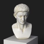 Buste de l'Empereur Claude au Louvre de Paris, réplique en résine.