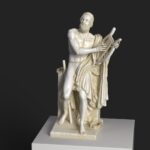 Sculpture d'Homère au Louvre en marbre blanc
