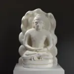 Sculpture représentant le Bouddha sous la protection du serpent Muchalinda