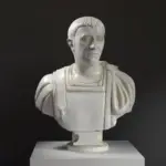 Buste d'un Romain, peut-être Gnaeus Domitius Corbulo, en résine avec une patine imitant le marbre.