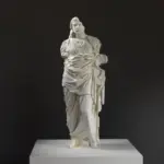 Réplique de la sculpture du Mausole de Mausole, représentant la dynastie des Hécatomnides.