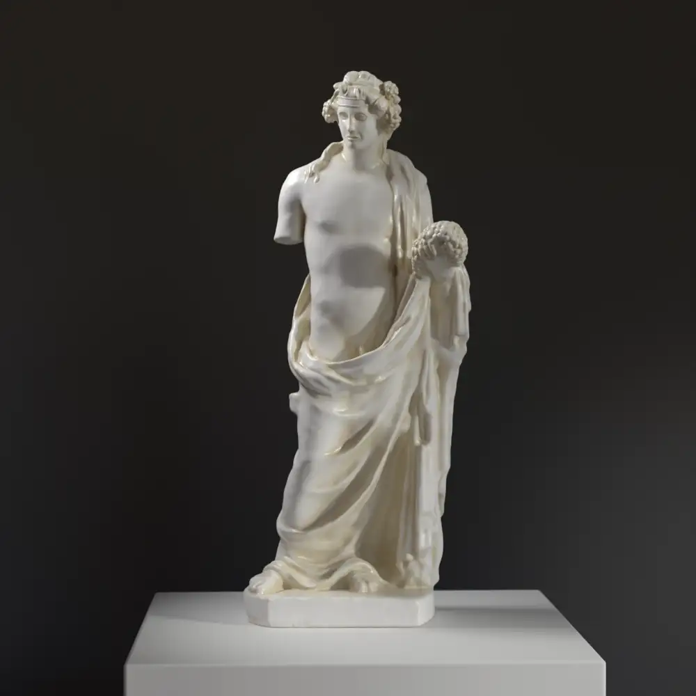 Sculpture de Dionysos, dieu du vin, avec une couronne de vignes et une grappe de raisins.