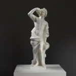Sculpture de Dionysos en résine avec patine imitant le marbre.