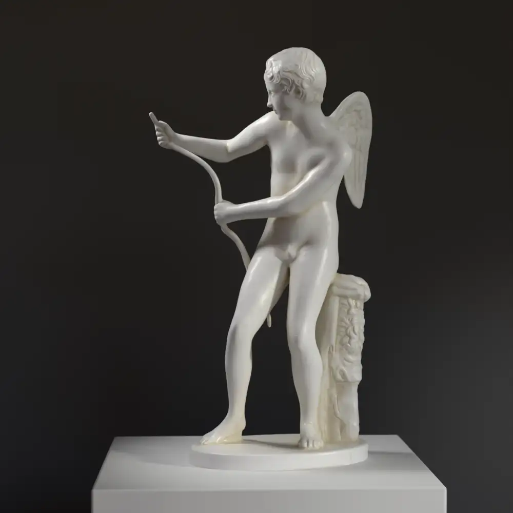 Sculpture d'Eros tirant son arc, représentant le Dieu de l'Amour.