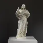 Sculpture de Faustine Mineure en résine avec finition patinée.