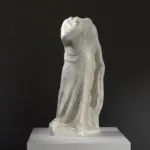 Figurine Féminine inspirée d'une œuvre du Musée d'État de l'Hermitage.
