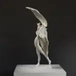 Sculpture représentant Hannibal tenant un aigle, symbole de victoire.