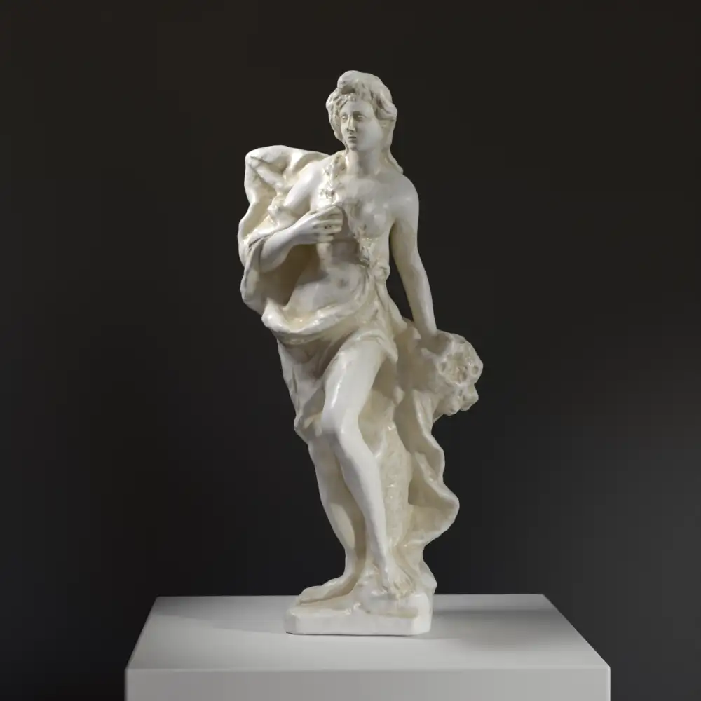 Sculpture de Flora en résine avec effet marbré et bronze.